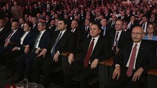 Sechs Oppositionsparteien stellen in Ankara ihr gemeinsames 240-seitiges Programm für eine Türkei nach einem Wahlsieg vor