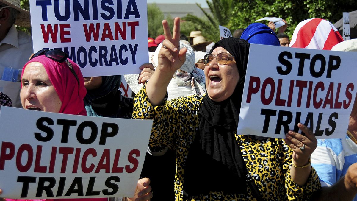 مظاهرة لأنصار حركة النهضة في تونس الرئيس قيس سعيد في تموز / يوليو 2022