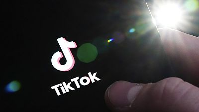 EU-Institutionen handelten schnell, um die chinesische App TikTok von Firmengeräten zu verbannen