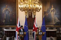 El primer ministro británico, Rishi Sunak, y la presidenta de la Comisión Europea, Ursula von der Leyen, en Windsor Guildhall, Windsor, Inglaterra, 27 de febrero de 2023