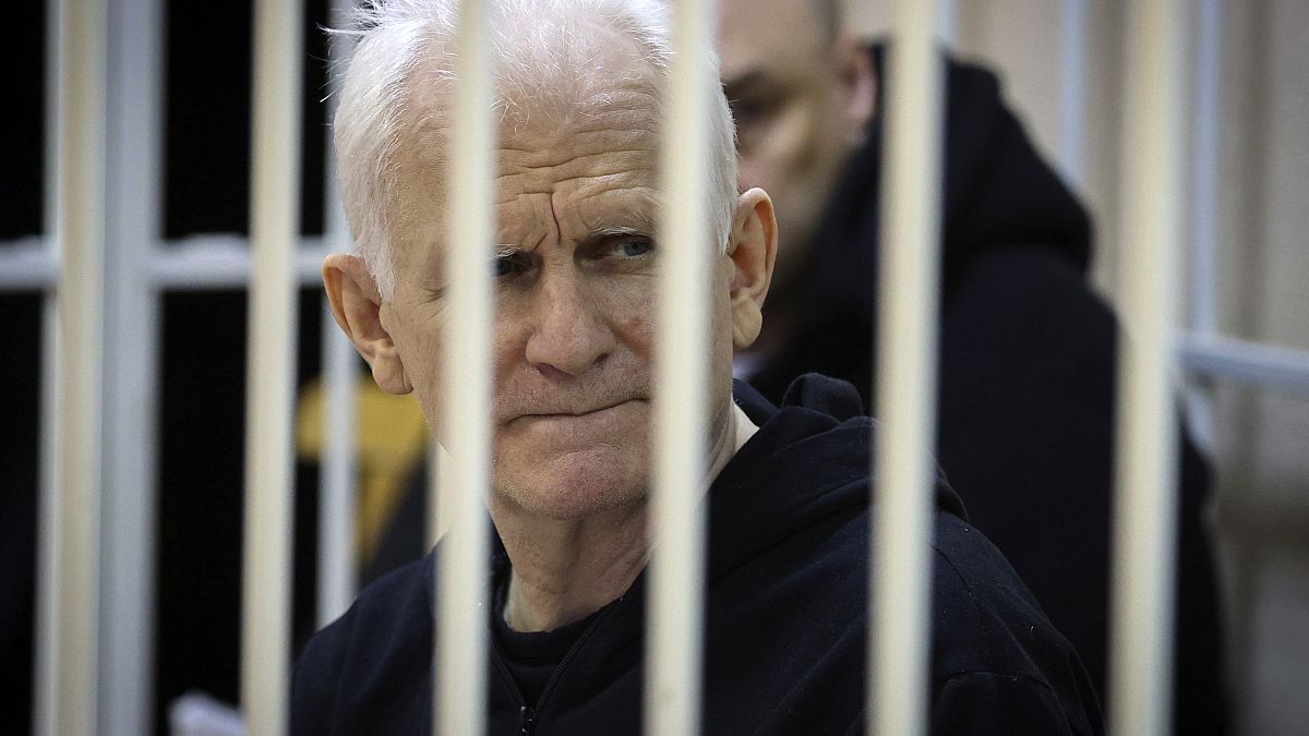 Ales Bjaljazki, belarussischer  Bürgerrechtler und Friedensnobelpreisträger, muss ins Gefängnis