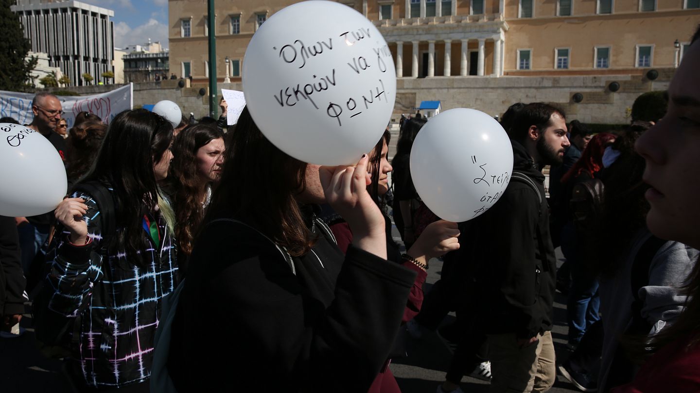 Διαδηλώσεις σε Αθήνα, Λάρισα και Θεσσαλονίκη για το σιδηροδρομικό δυστύχημα  στα Τέμπη | Euronews