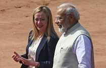 Giorgia Meloni olasz és Narendra Modi indiai miniszterelnök Új-Delhiben