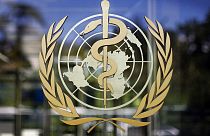 شعار منظمة الصحة العالمية في مقرها الرئيسي، جنيف، سويسرا، 3 مارس 2023.