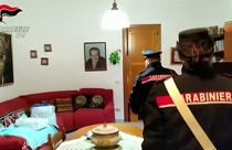 Los carabinieri en casa de Rosalía Messina Denaro donde fue detenida