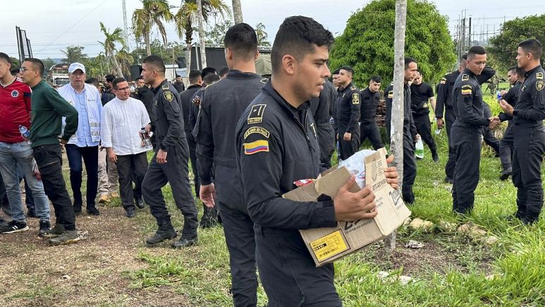 Kolombiya'da köylüler tarafından rehin alınan 79'u polis 88 kişi serbest bırakıldı