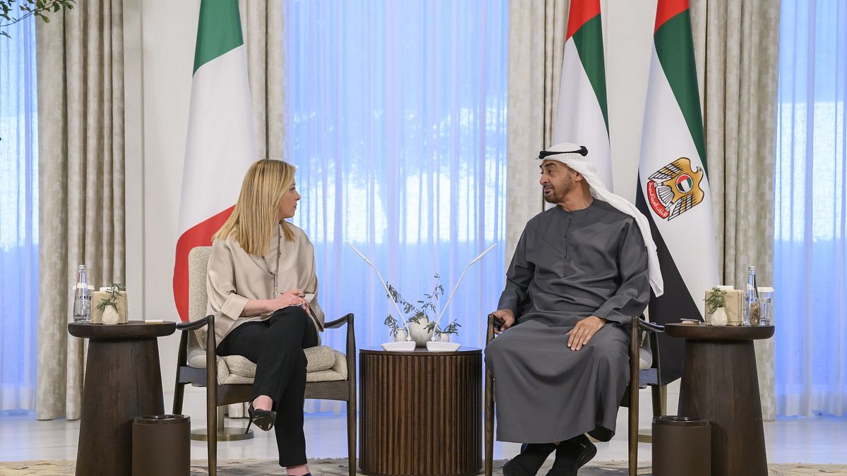 الرئيس الإماراتي محمد بن زايد ورئيس وزراء إيطاليا جورجيا ميلوني 