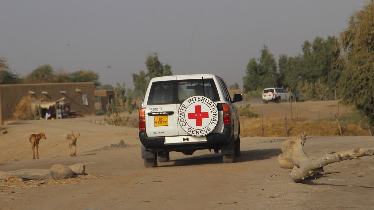 سيارة تابعة للصليب الأحمر في مالي