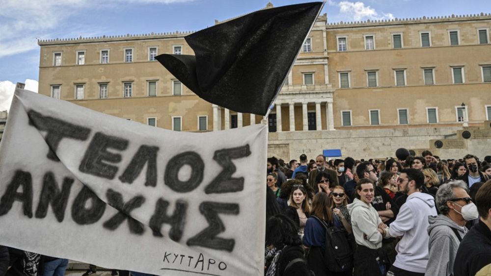 Σιδηροδρομικό δυστύχημα στην Ελλάδα: ο θυμός δεν υποχωρεί