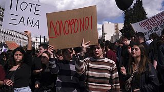 Des milliers de manifestants ont crié leur colère à Athènes