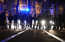 Rendőrök járőröznek a bebörtönzött anarchista vezetővel, Alfredo Cospitóval szolidaritást vállaló anarchisták tüntetése közben Rómában, 202
