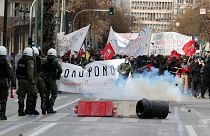 Affrontements entre policiers et manifestants à Athènes, en Grèce, dimanche 5 mars 2023.
