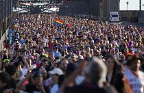 WorldPride auf der Sydney Harbour Bridge in Australien