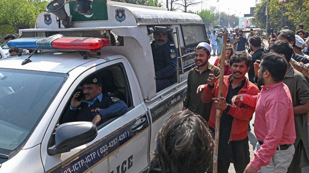 تلاش پلیس پاکستان برای دستگیری عمران خان ناکام ماند