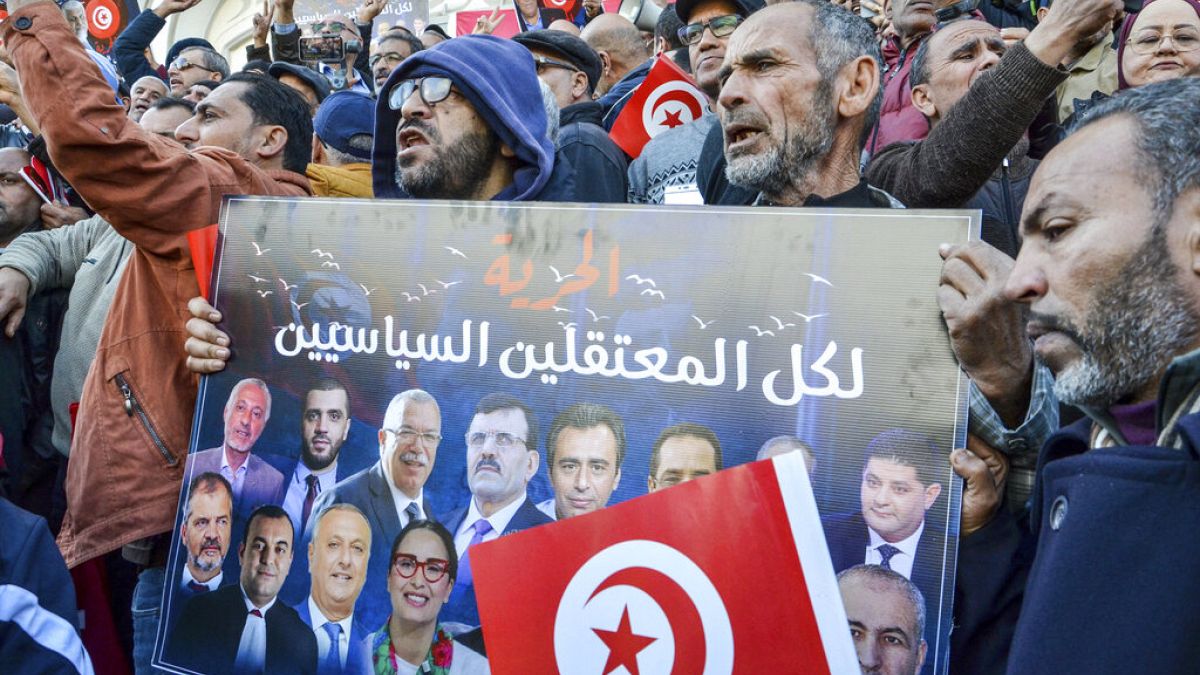 Tunisians defy protest ban to demand release of Saied critics