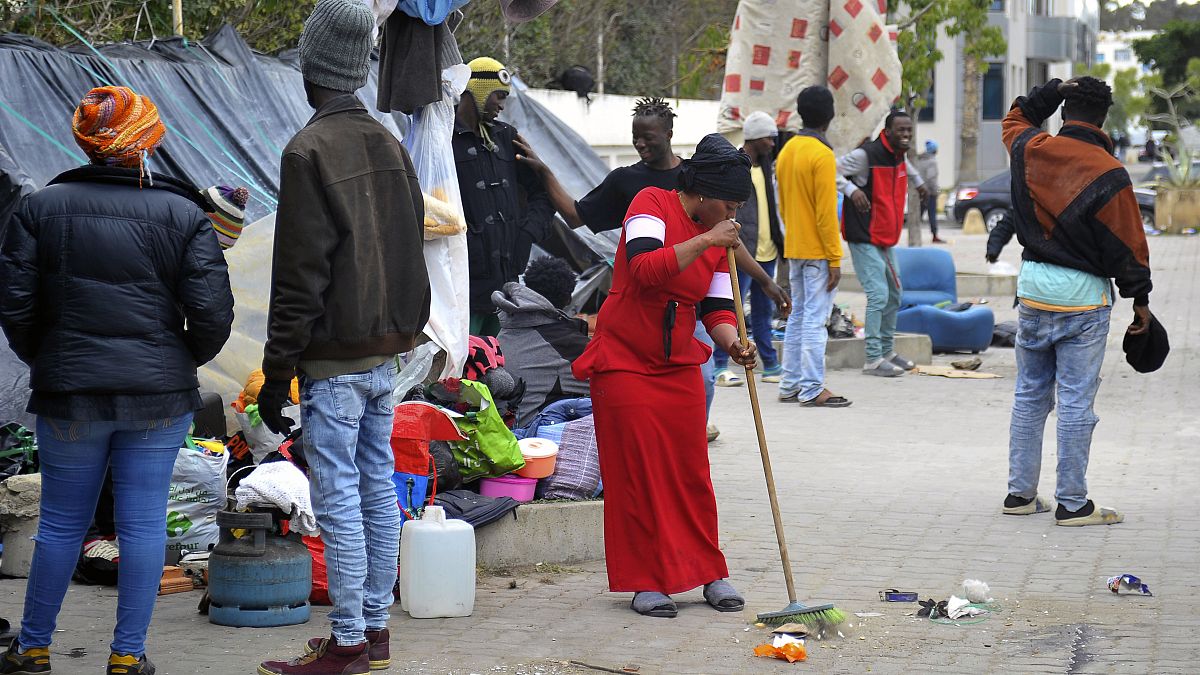 مخيم للمهاجرين جنوب الصحراء أمام مكتب المنظمة الدولية للهجرة تونس العاصمة 02/03/2023