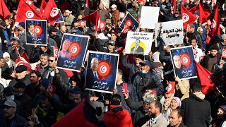 Des Tunisiens manifestent pour la libération d'opposants à Kais Saied