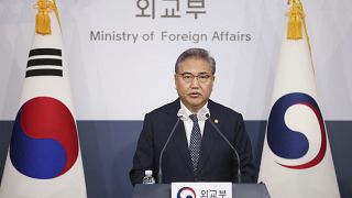 Chefe da diplomacia sul-coreana, Park Jin, durante conferência de imprensa em Seul