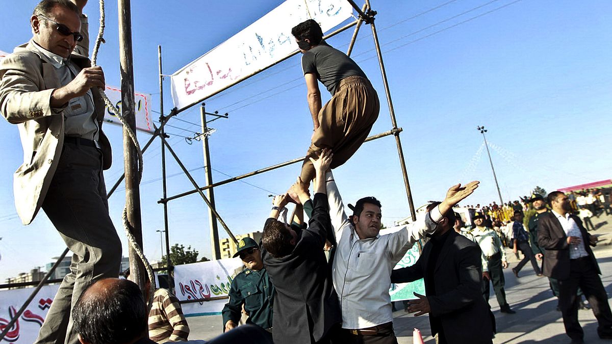 خلال عملية إعدام ألغيت في اللحظة الأخيرة في إيران [أرشيف] 