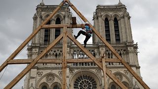 Trabalhos de reconstrução da Catedral de Notre-Dame em Paris 