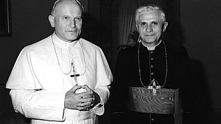 II. János Pál és későbbi utóda, Ratzinger bíboros 1979-ben.
