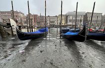  قناة بمنسوب مياه منخفض في البندقية، إيطاليا، السبت 18 فبراير 2023.