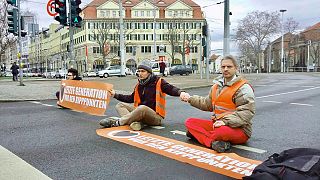 Christian Bläul (jobboldalt) egy utcai blokádon