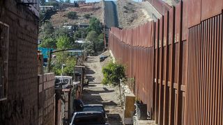 Határkerítés a Baja California mexikói állambeli Tijuanában a mexikói-amerikai határon 2021. január 21-én – képünk illusztráció.