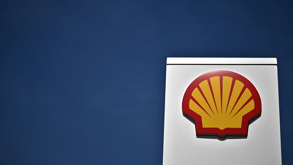 Das Logo des multinationalen Öl- und Gaskonzerns Shell an einer Tankstelle in Eltham, südöstlich von London
