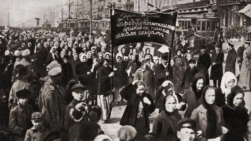 Manifestantes à Petrograd le 8 mars 1917.