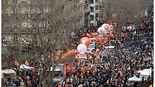  1,28 مليون شخص تظاهروا في  باريس وفي جميع أنحاء فرنسا احتجاجا على إصلاح نظام التقاعد، 7مارس/آذار 2023.