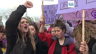 Tüntetés a nőket érő erőszak ellen Madridban 2023. március 8-án