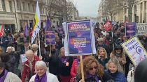 Aprovação forçada enfureceu ainda mais os manifestantes que contestam a propostas nas ruas de várias cidades francesas