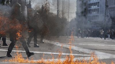 صدامات بين الشرطة والمتظاهرين اليونانيين في أثينا