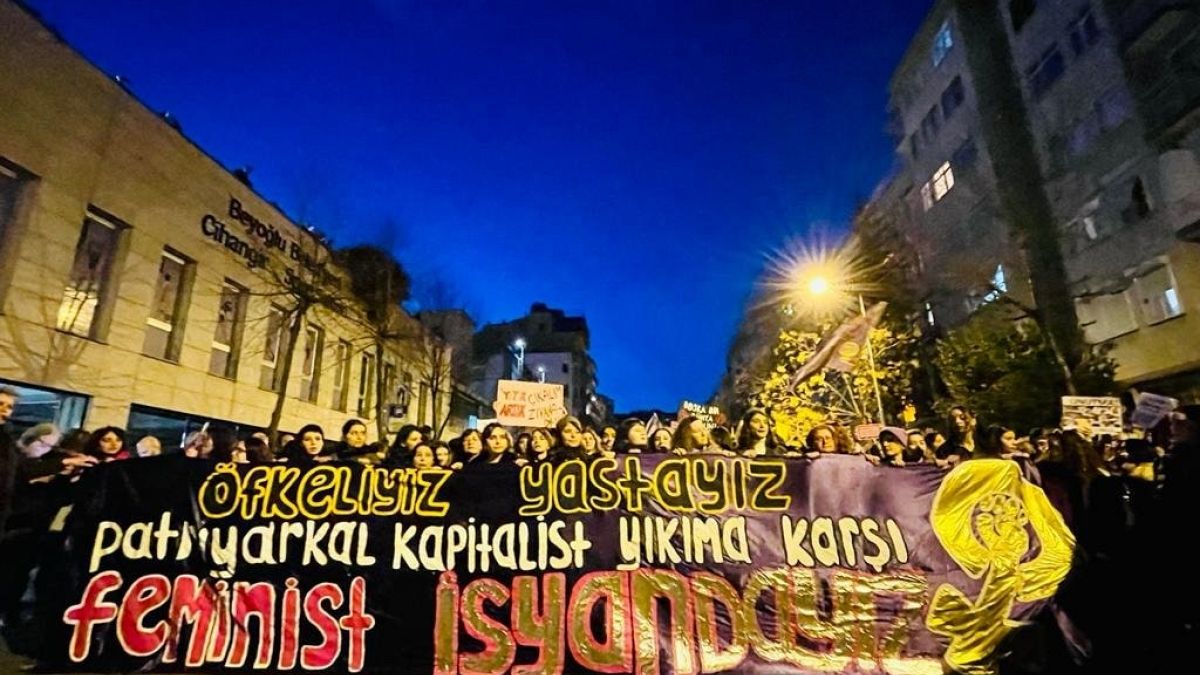 Dünya Kadınlar Günü kapsamında İstanbul'da "Feminist Gece Yürüyüşü" yapıldı. 