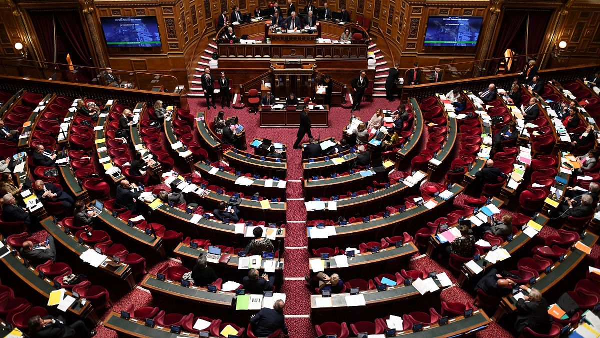 Senado francês aprovou aumento da idade da reforma