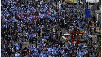 إسرائيليون يحتجون على خطط حكومة رئيس الوزراء بنيامين نتنياهو الجديدة لإصلاح النظام القضائي، في تل أبيب، إسرائيل، الخميس 9 مارس/آذار 2023