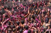 الاحتفال بمهرجان هولي للألوان في الهند