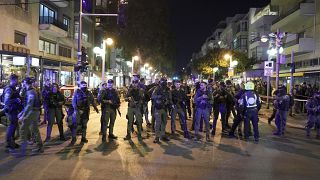 Az izraeli hatóságok lezárták a lövöldözés helyszínét Tel-Avivban