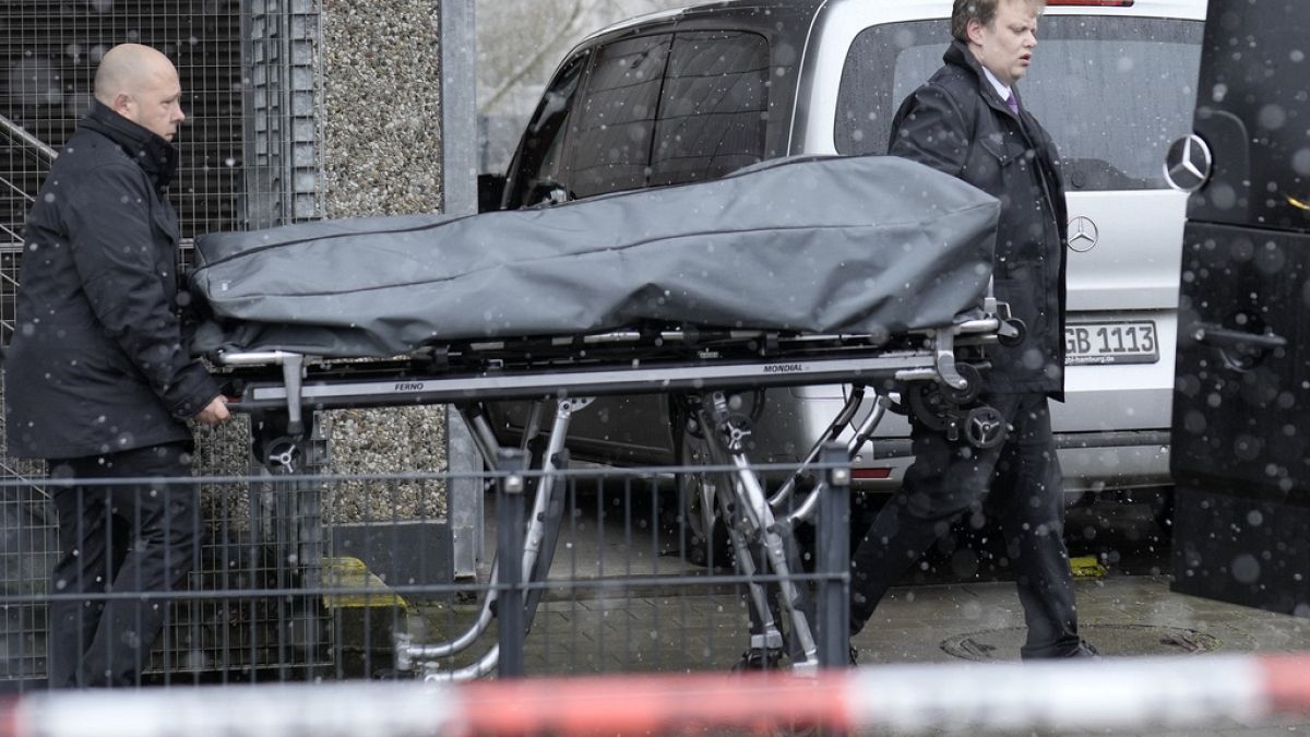 Hamburg'da Yehova Şahitleri kilisesine saldırı sonucu saldırganla birlikte yedi kişi hayatını kaybetti