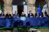 جورجا ملونی، نخست وزیر ایتالیا و اعضای کابینه او در نشست اضطراری دولت