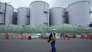 Резервуары с очищенной водой на АЭС "Фукусима-1"