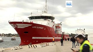 El barco Life Support de la ONG Emergency en el puerto italiano de Brindisi.
