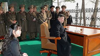 نظارت کیم جونگ اون، رهبر کره شمالی بر یک رزمایش تهاجمی