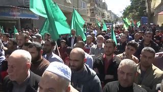 تجمع حاشد لأنصار حركة حماس، في قطاع غزة للاحتجاج على الغارات العسكرية الإسرائيلية الأخيرة على الضفة الغربية المحتلة. الجمعة 10 مارس /آذار 2023