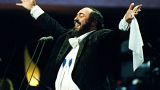 Tenor Luciano Pavarotti sings to a mass audience during a free concert in London's Hyde Park, Great Britain, July 30, 1991. 