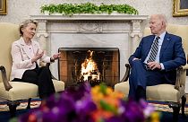 Ursula von der Leyen recebida na Casa Branca por Joe Biden