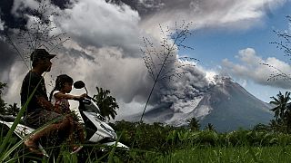 بركان جبل ميرابي الإندونيسي