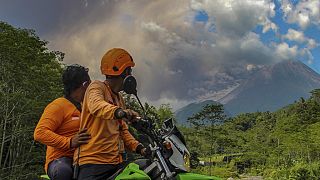 Működés közben a Merapi vulkán Indonéziában 2023. március 11-án