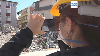 Abogados turcos recogen pruebas de los edificios derrumbados a causa del terremoto